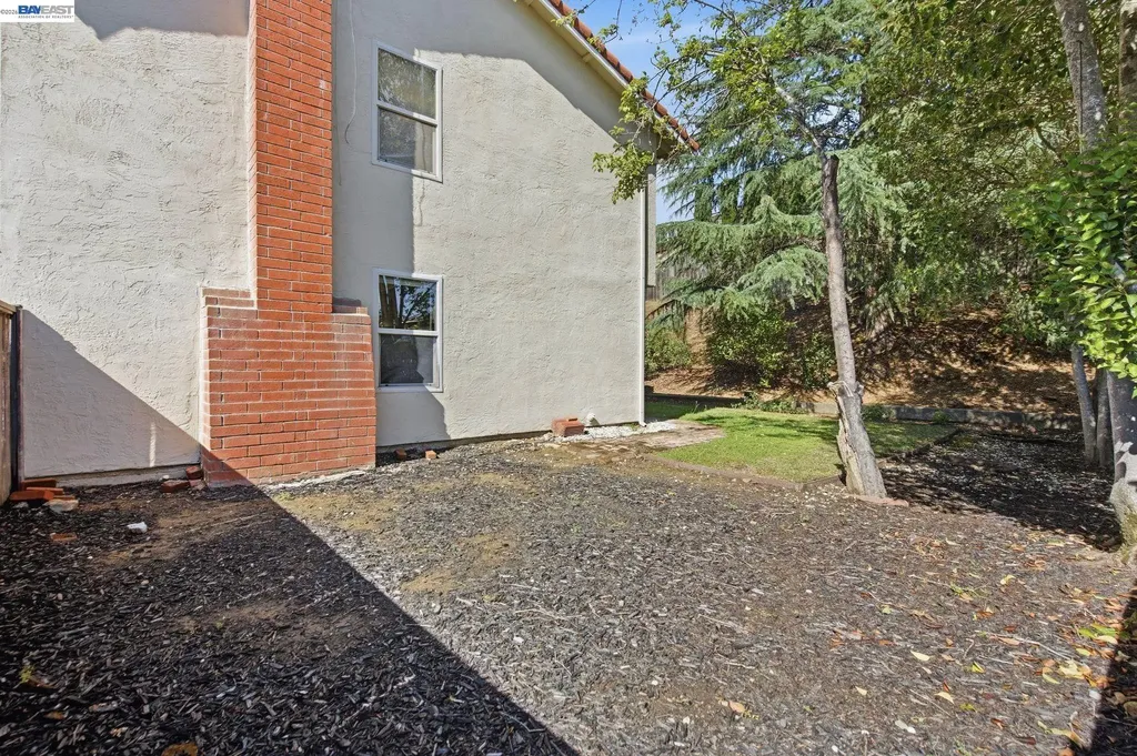 27966 El Portal Drive Hayward CA 94542