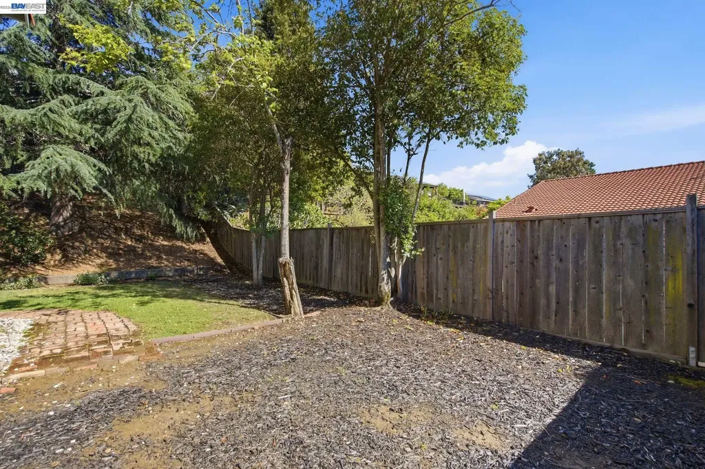 27966 El Portal Drive Hayward CA 94542