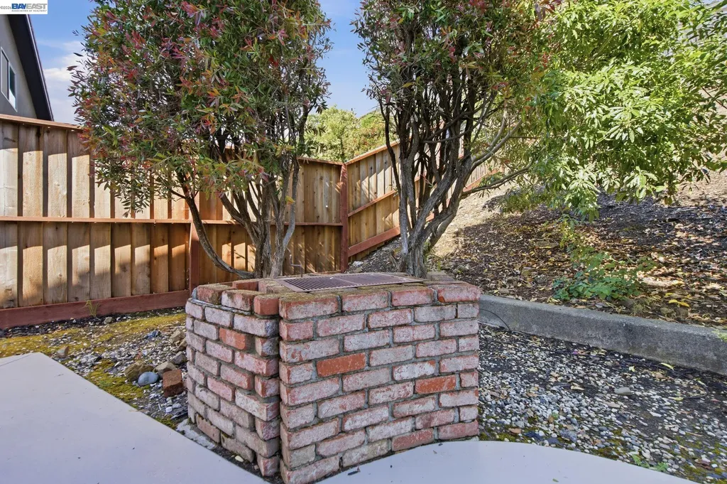 27966 El Portal Drive Hayward CA 94542
