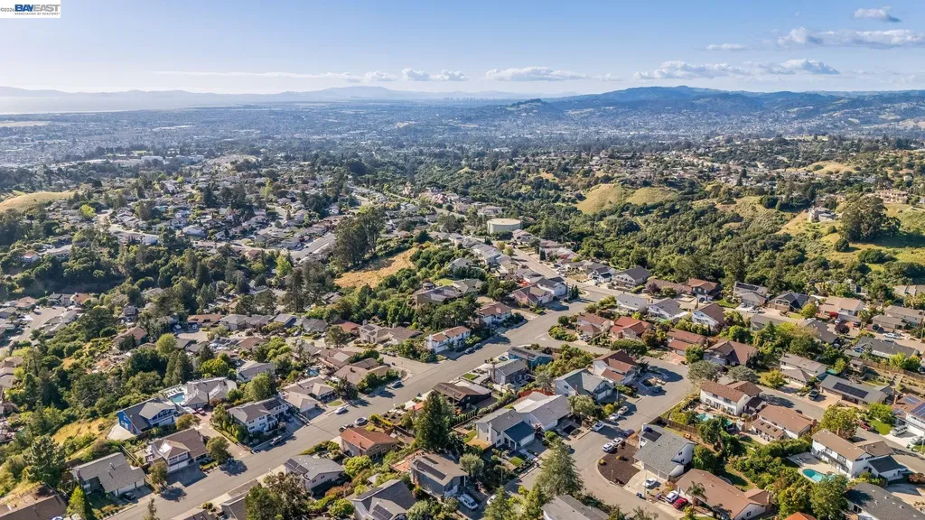 27966 El Portal Drive Hayward CA 94542