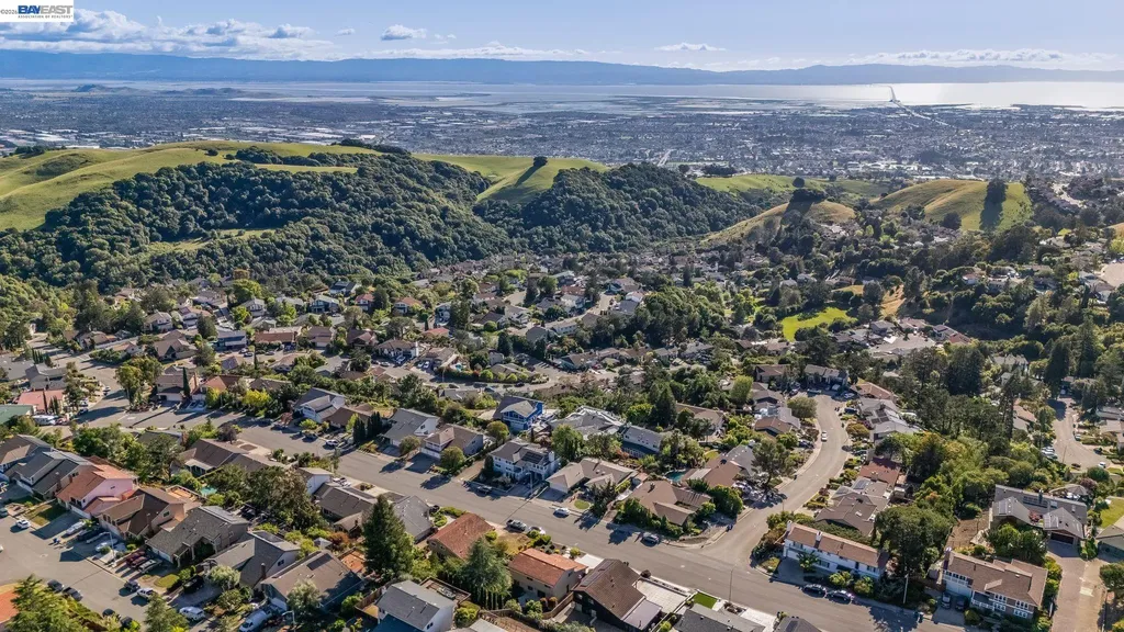 27966 El Portal Drive Hayward CA 94542