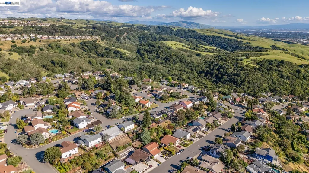27966 El Portal Drive Hayward CA 94542