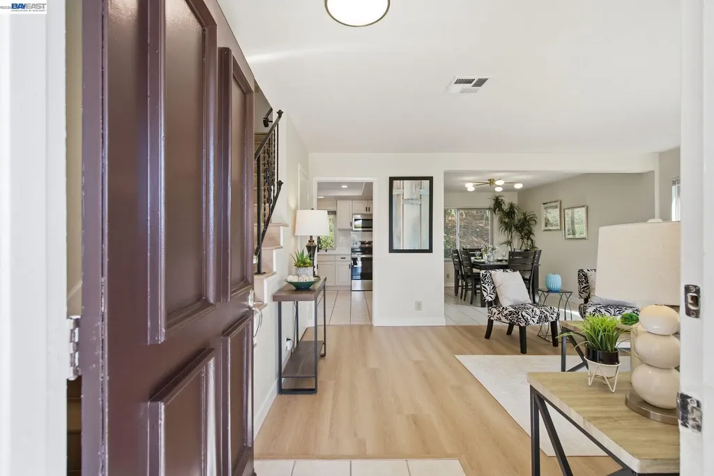 27966 El Portal Drive Hayward CA 94542