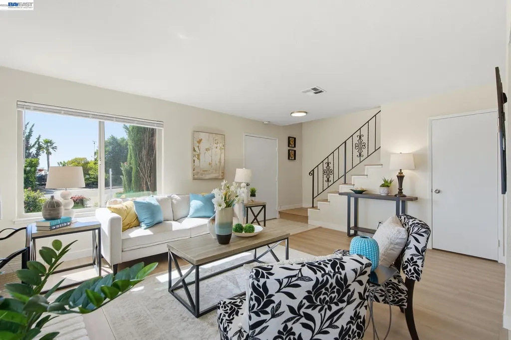 27966 El Portal Drive Hayward CA 94542