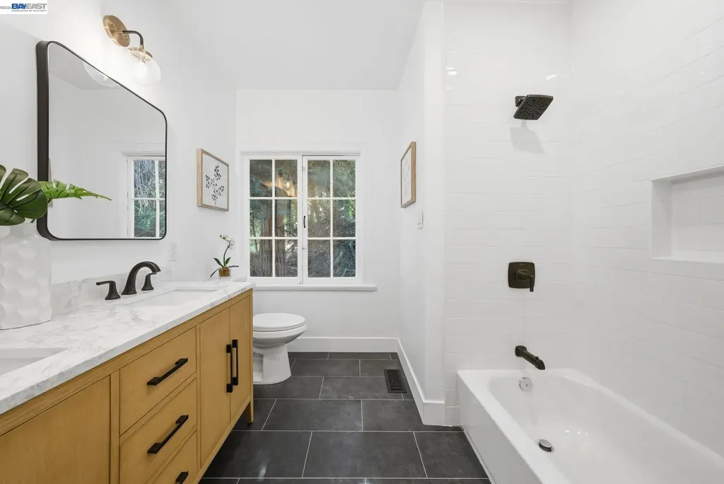 661 Brookwood Place Oakland CA 94610
