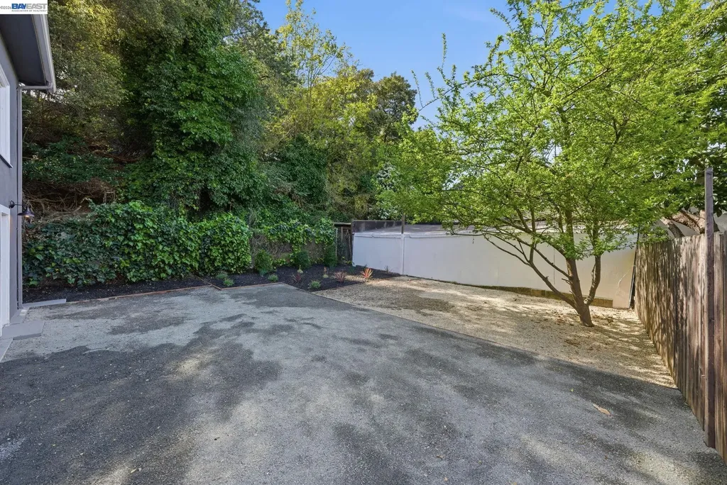 661 Brookwood Place Oakland CA 94610
