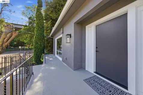 661 Brookwood Place Oakland CA 94610