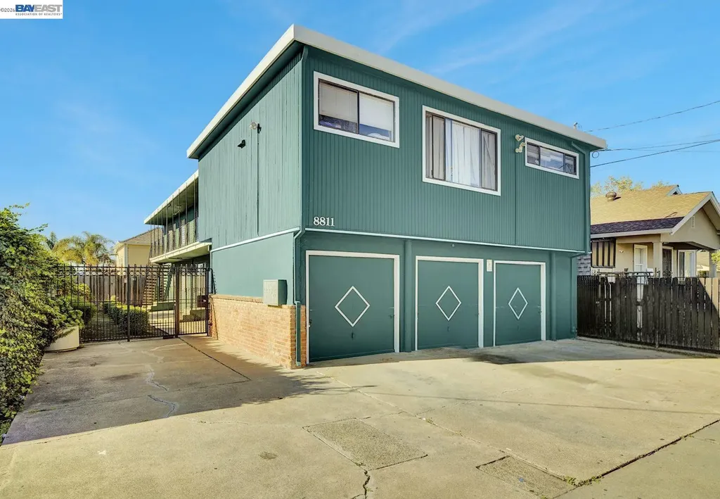 8811 A Street Oakland CA 94621