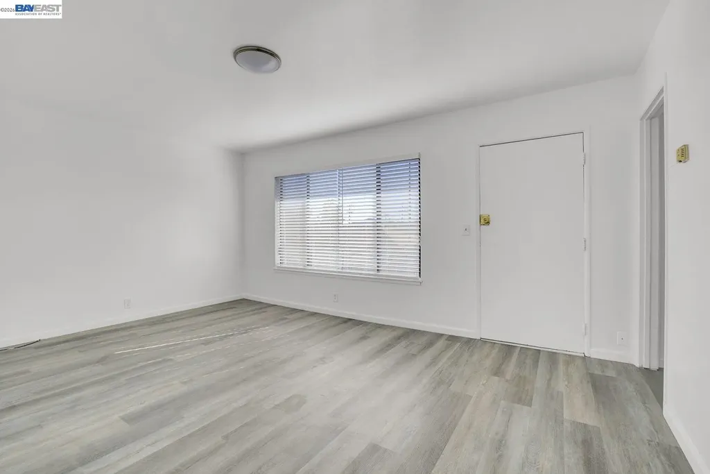 8811 A Street Oakland CA 94621