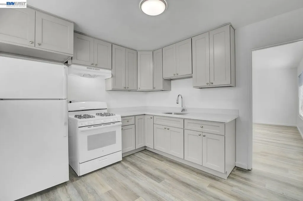8811 A Street Oakland CA 94621