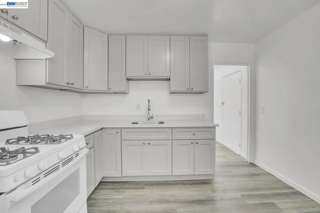 8811 A Street Oakland CA 94621