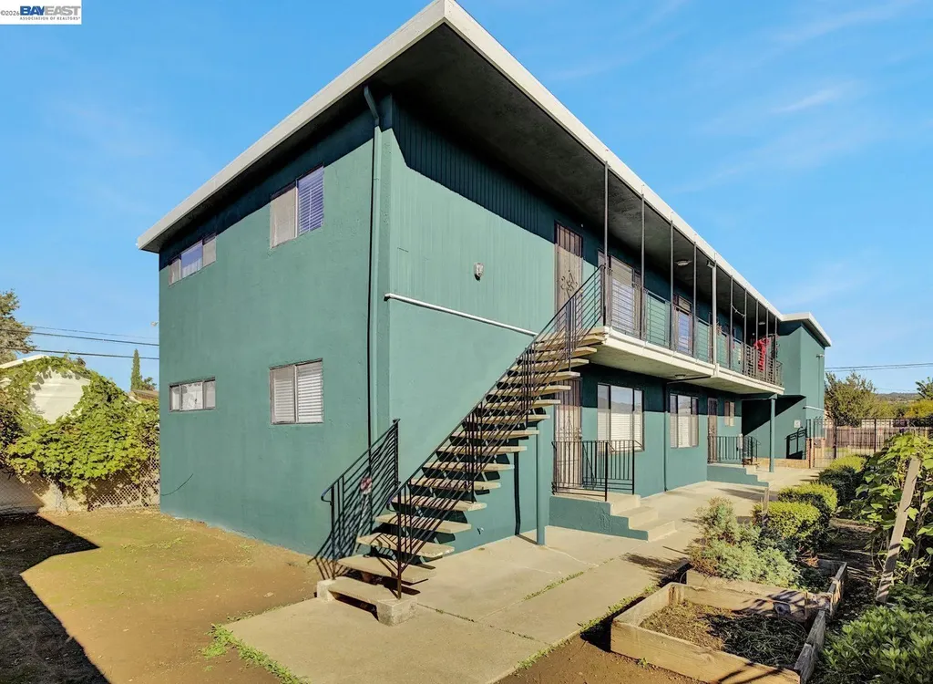 8811 A Street Oakland CA 94621