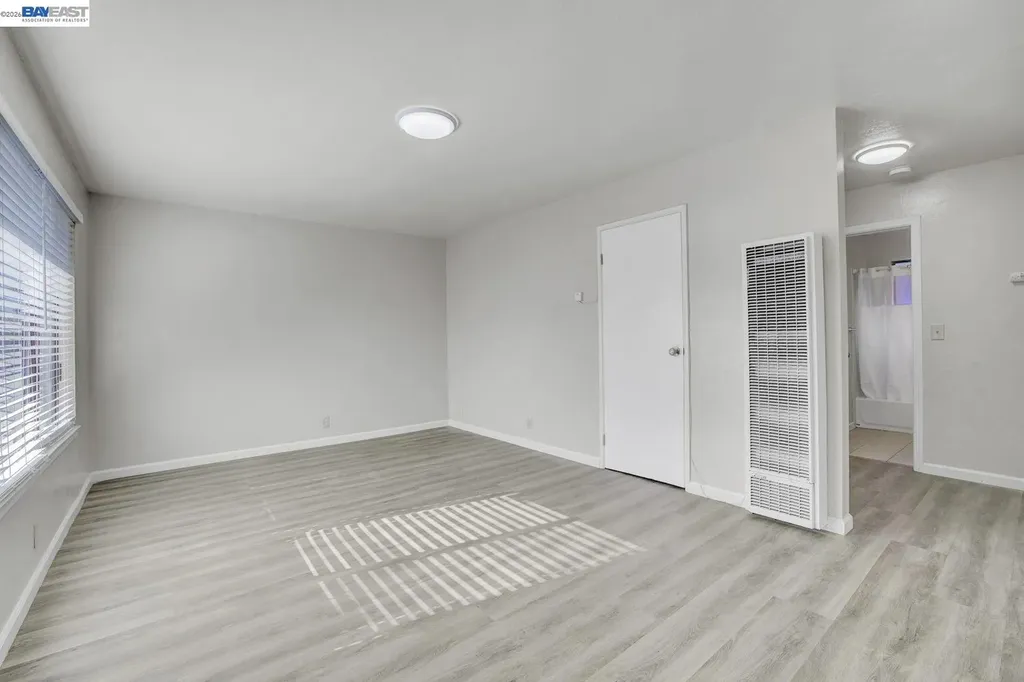8811 A Street Oakland CA 94621