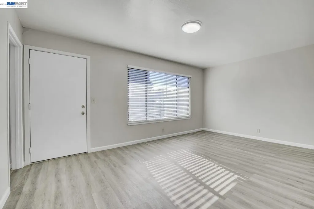 8811 A Street Oakland CA 94621