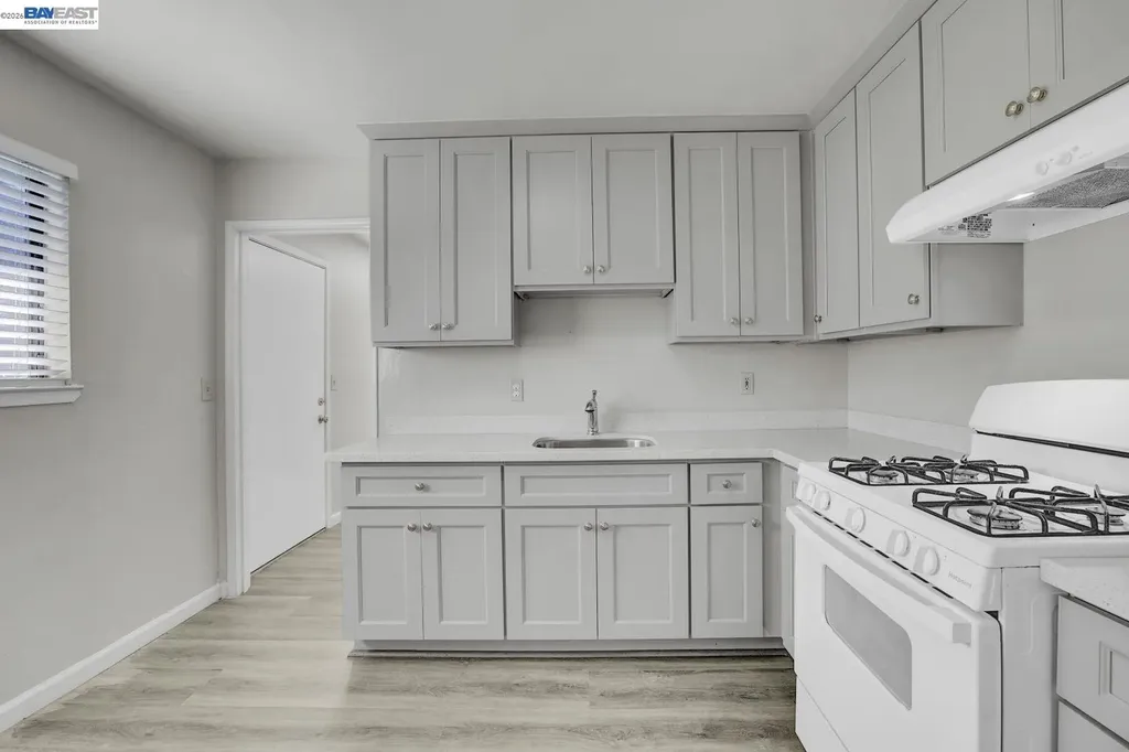 8811 A Street Oakland CA 94621
