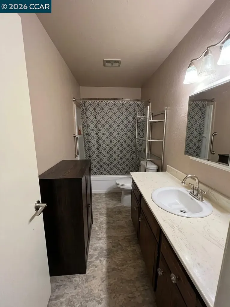 58 Meadowbrook Avenue Pittsburg CA 94565