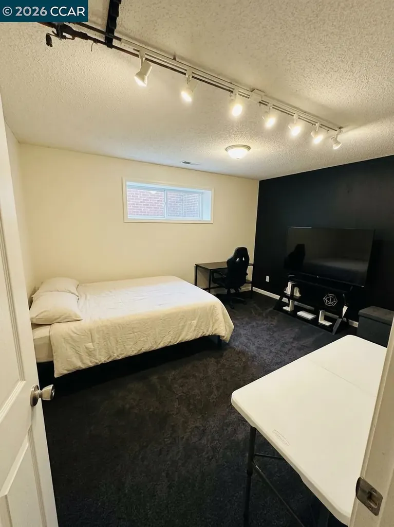 58 Meadowbrook Avenue Pittsburg CA 94565