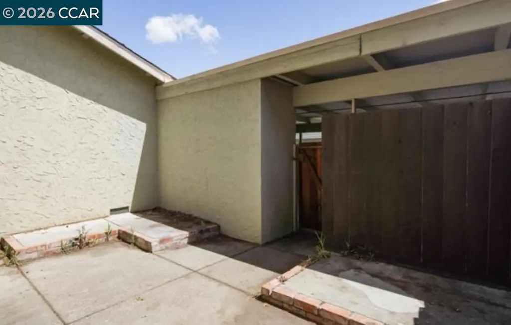 58 Meadowbrook Avenue Pittsburg CA 94565