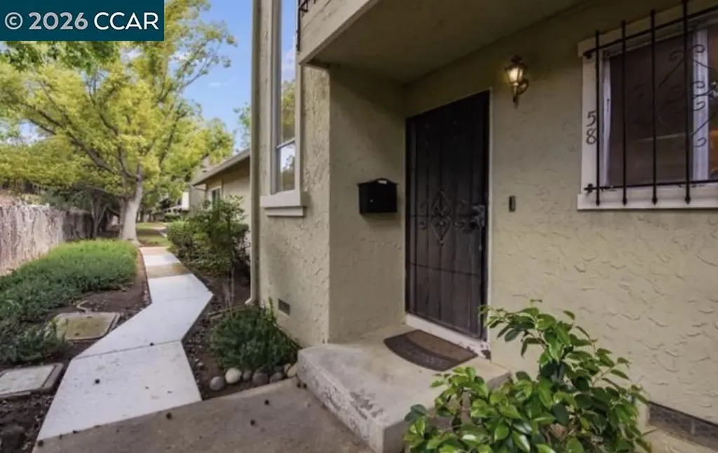 58 Meadowbrook Avenue Pittsburg CA 94565