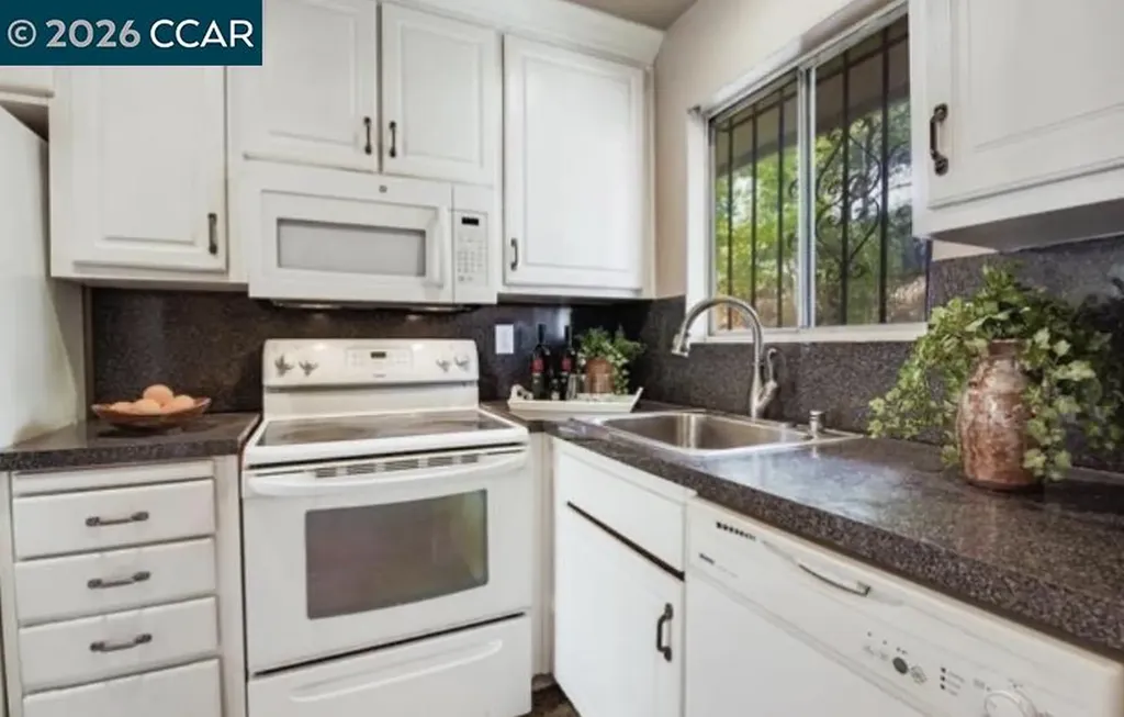 58 Meadowbrook Avenue Pittsburg CA 94565