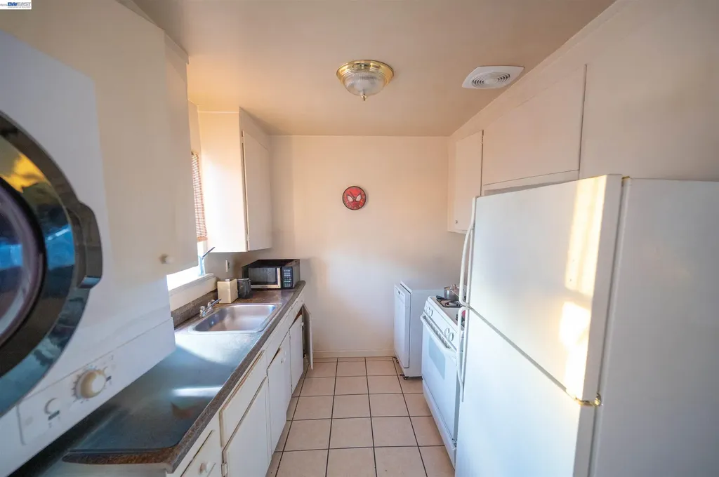 7401 -7411 Hillside Street Oakland CA 94605