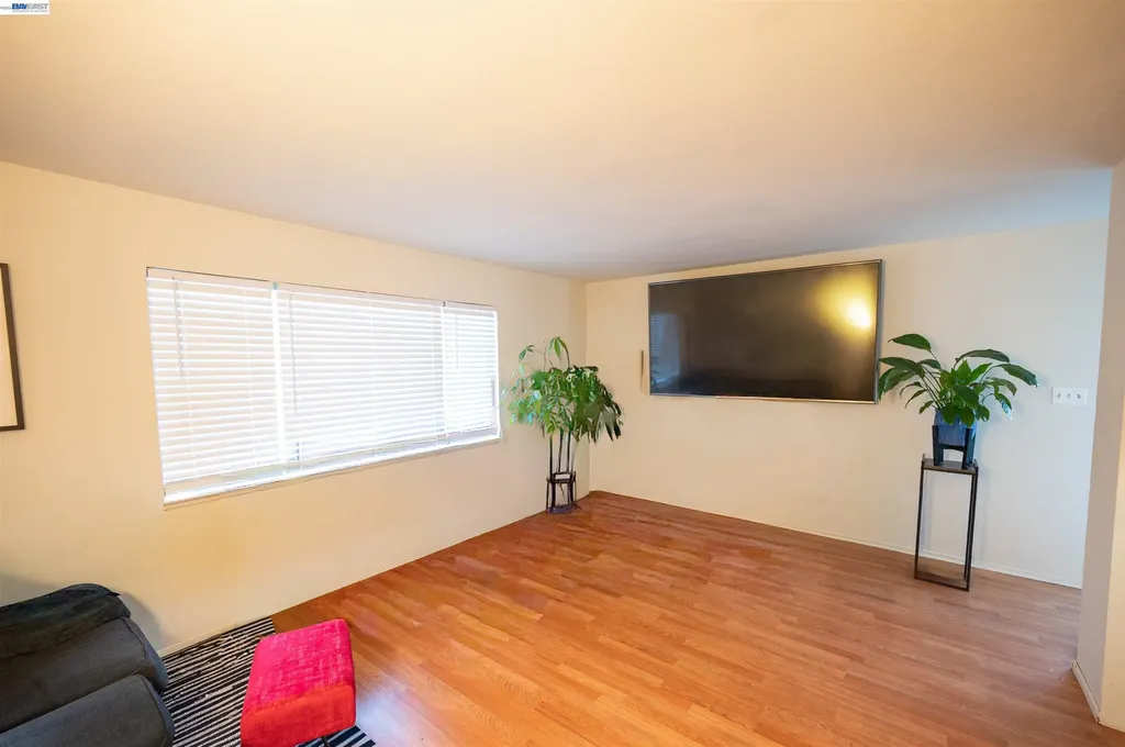 7401 -7411 Hillside Street Oakland CA 94605
