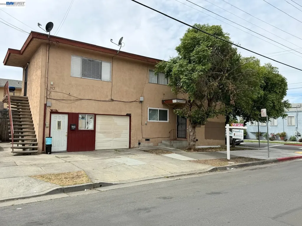7401 -7411 Hillside Street Oakland CA 94605