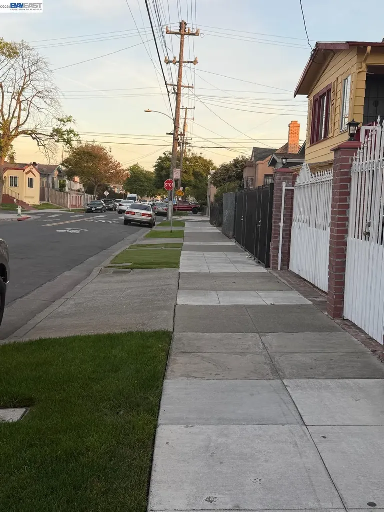 7401 -7411 Hillside Street Oakland CA 94605