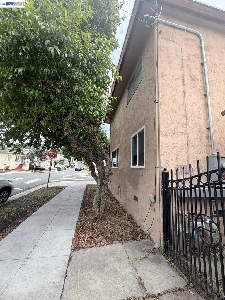 7401 -7411 Hillside Street Oakland CA 94605