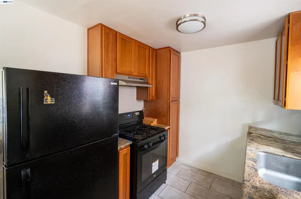 7401 -7411 Hillside Street Oakland CA 94605