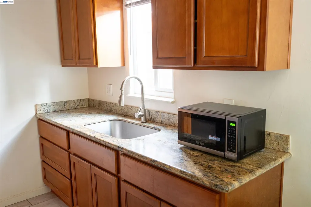 7401 -7411 Hillside Street Oakland CA 94605