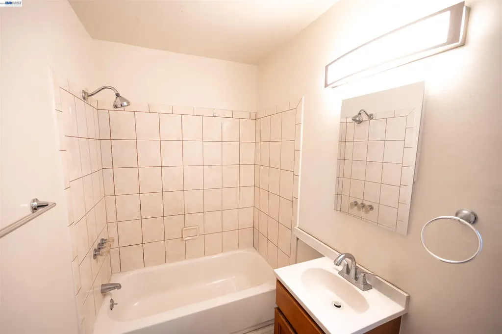 7401 -7411 Hillside Street Oakland CA 94605