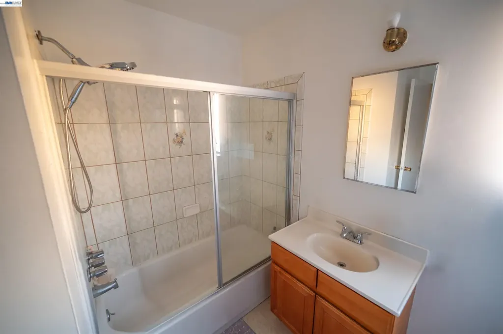7401 -7411 Hillside Street Oakland CA 94605