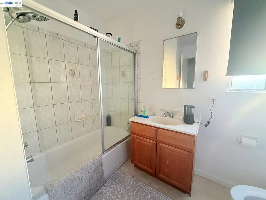 7401 -7411 Hillside Street Oakland CA 94605