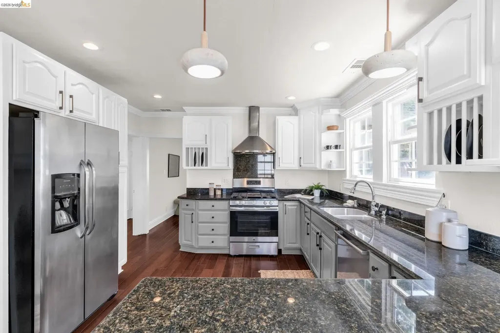 2907 Seminary Avenue Oakland CA 94605