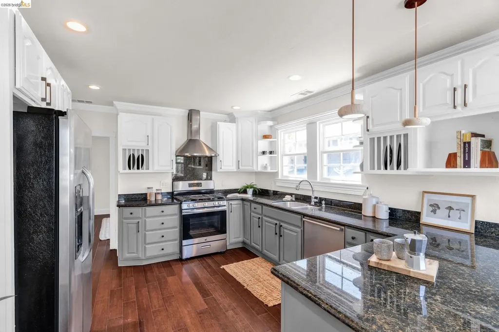 2907 Seminary Avenue Oakland CA 94605