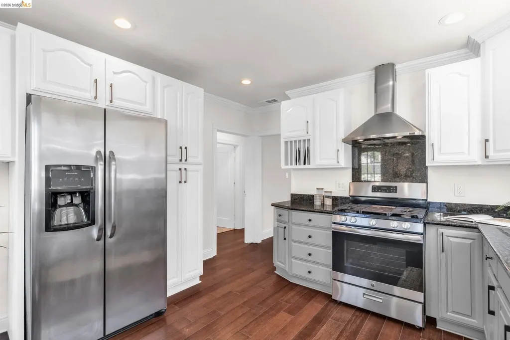2907 Seminary Avenue Oakland CA 94605