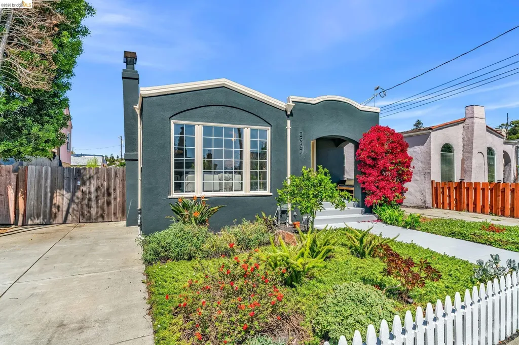 2907 Seminary Avenue Oakland CA 94605
