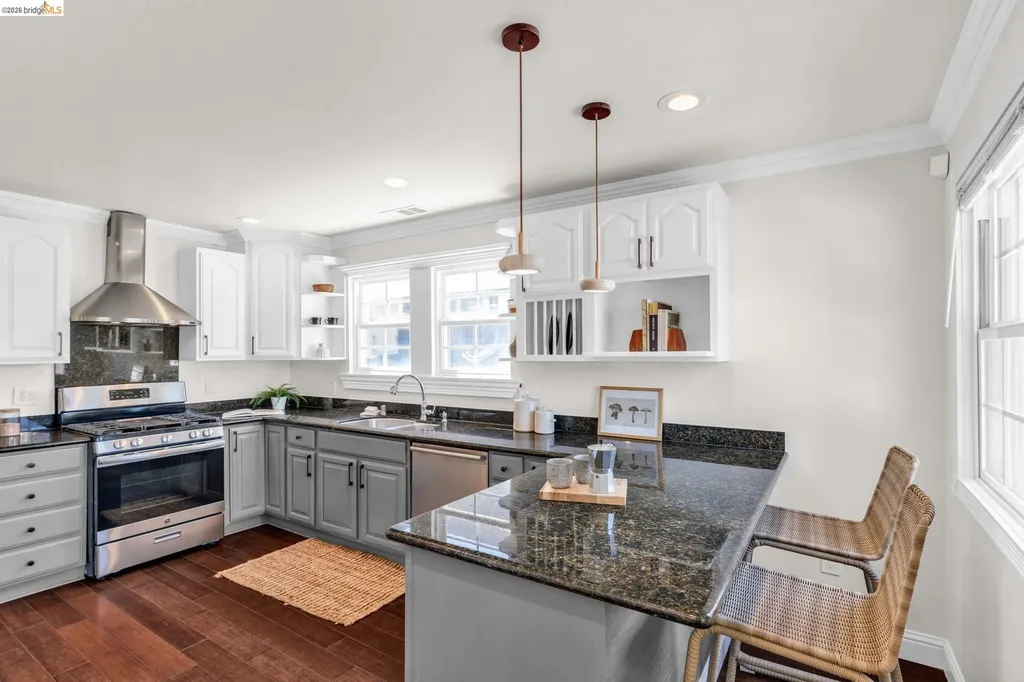 2907 Seminary Avenue Oakland CA 94605