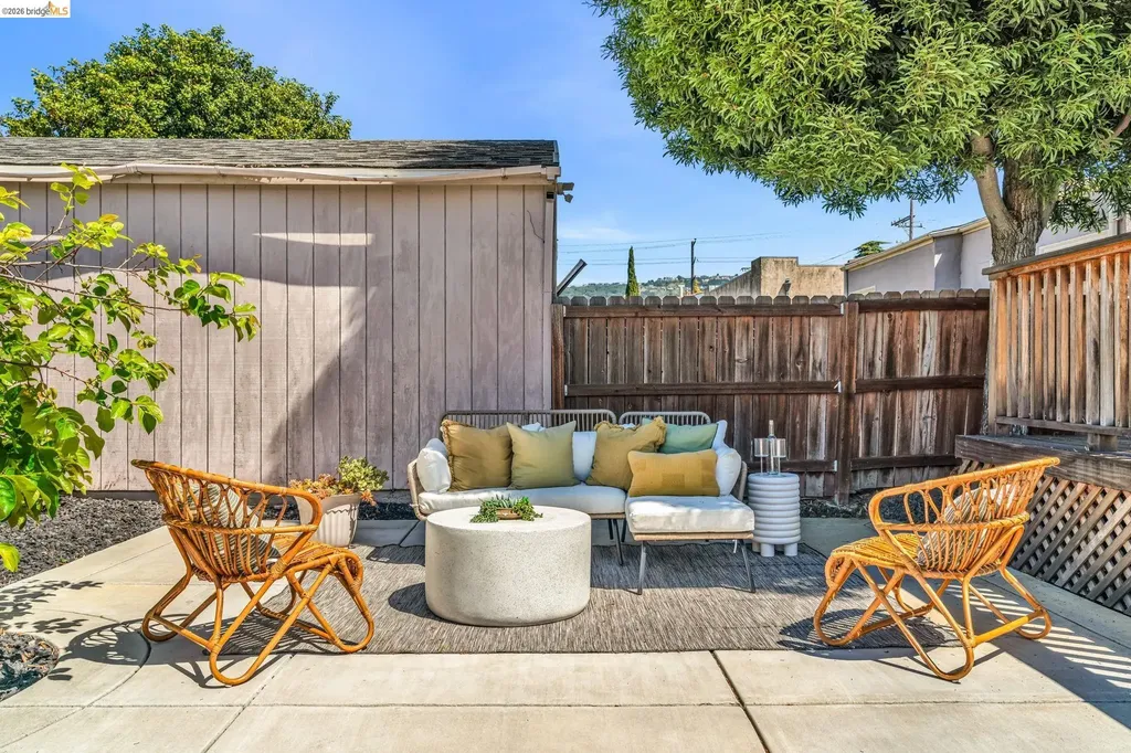 2907 Seminary Avenue Oakland CA 94605