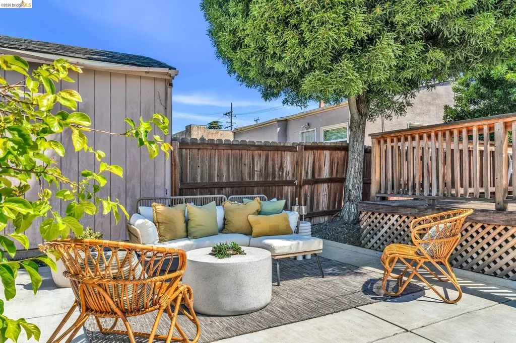 2907 Seminary Avenue Oakland CA 94605