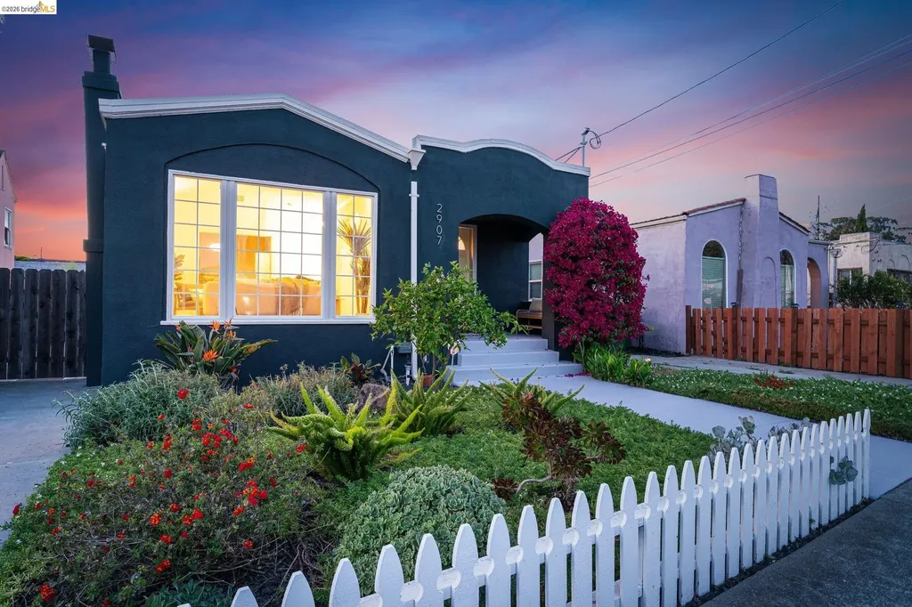 2907 Seminary Avenue Oakland CA 94605