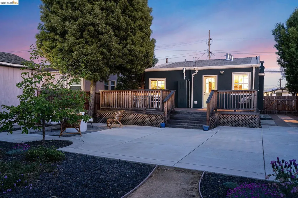 2907 Seminary Avenue Oakland CA 94605