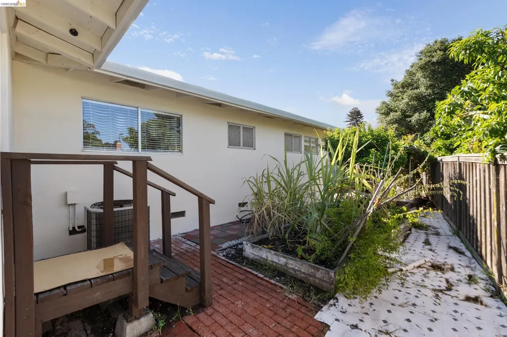1799 Lefebvre Way Pinole CA 94564
