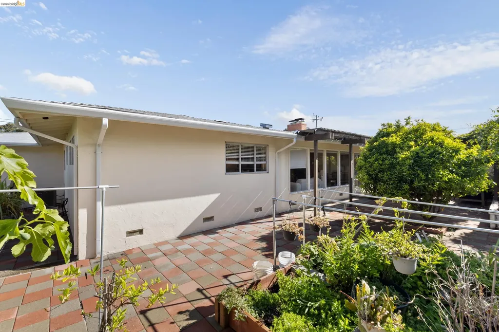 1799 Lefebvre Way Pinole CA 94564