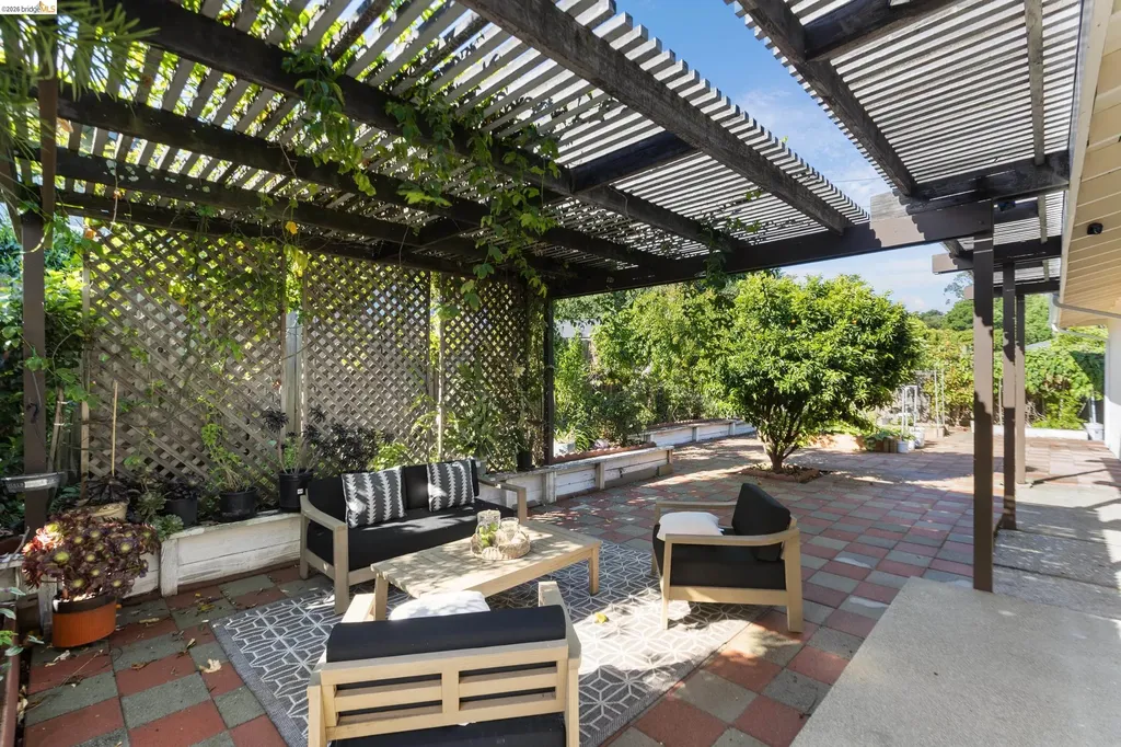 1799 Lefebvre Way Pinole CA 94564