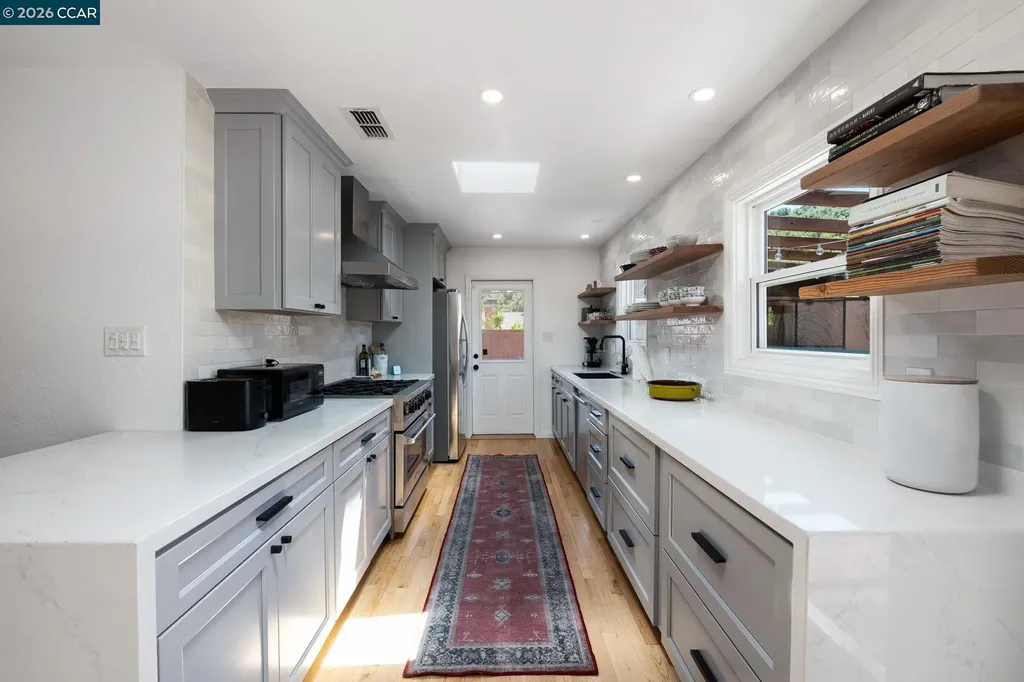 2420 Doidge Avenue Pinole CA 94564