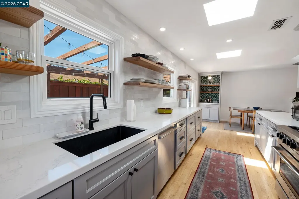 2420 Doidge Avenue Pinole CA 94564