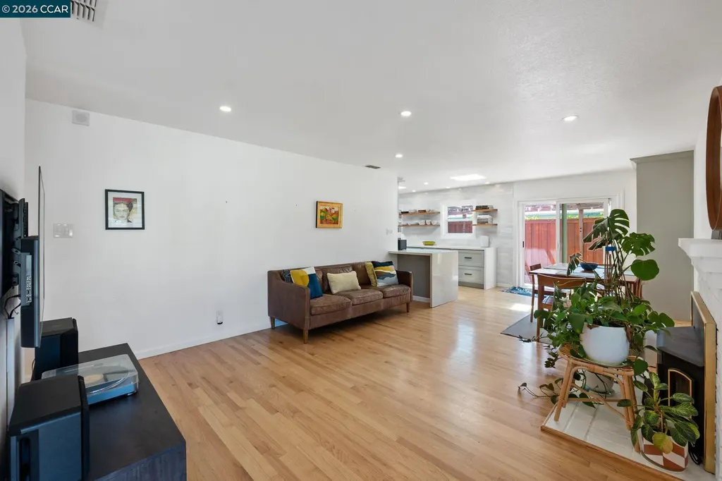 2420 Doidge Avenue Pinole CA 94564