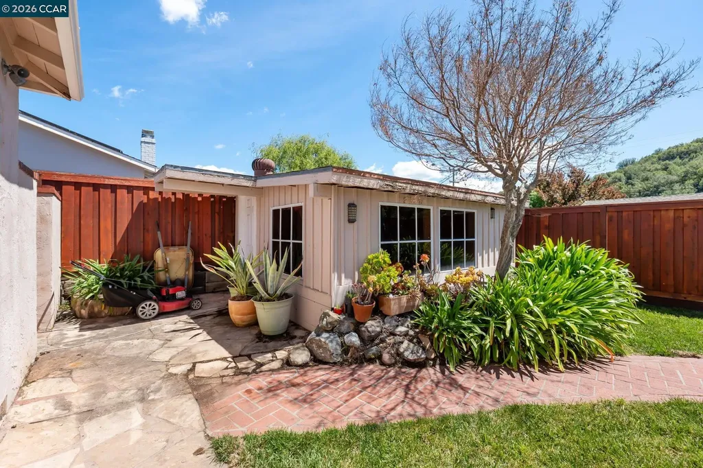 2420 Doidge Avenue Pinole CA 94564